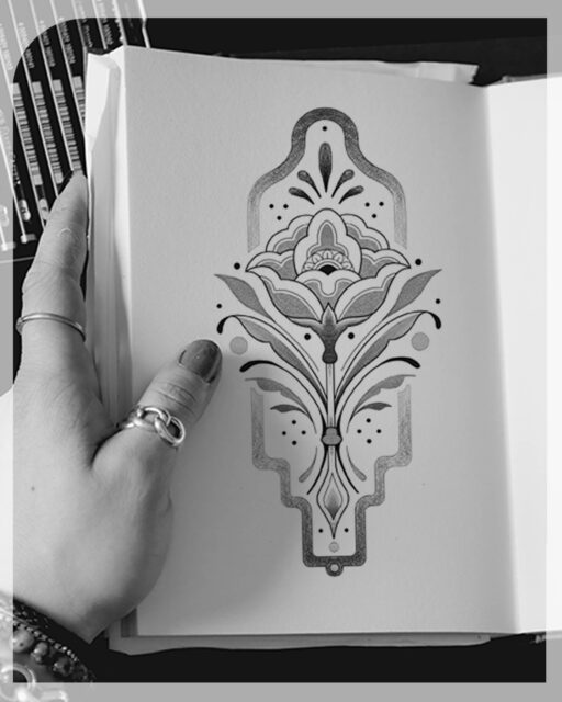 Nieuwe tattoo designs in de maak! Symmetrisch, abstract, botanisch en heel veel dotwork... 

Wat denk jij van deze combi? Laat het weten! Misschien komen er ook nog een aantal kleine designs... 🌞
